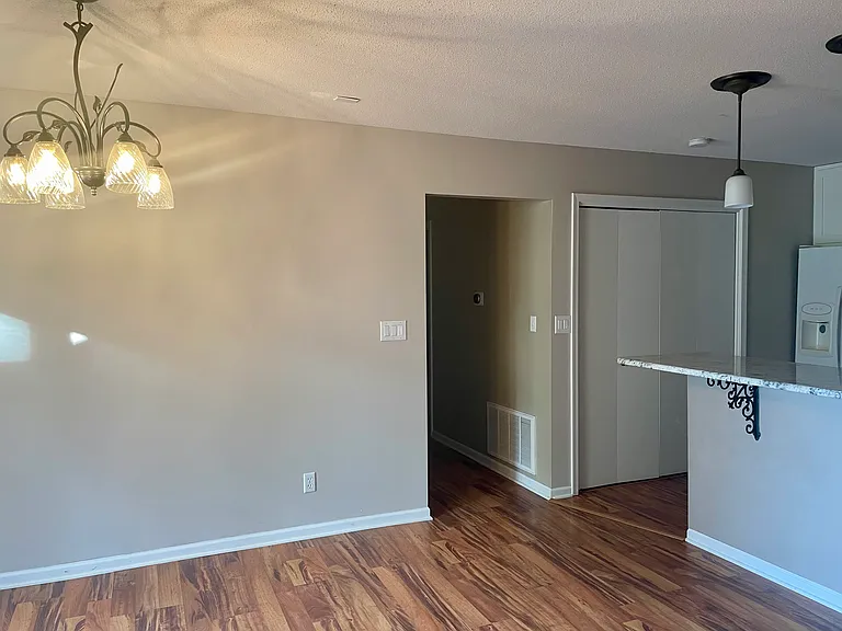 190 W Green Meadows Rd — Photo 9