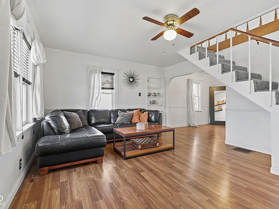 4th image of 227 Jefferson St