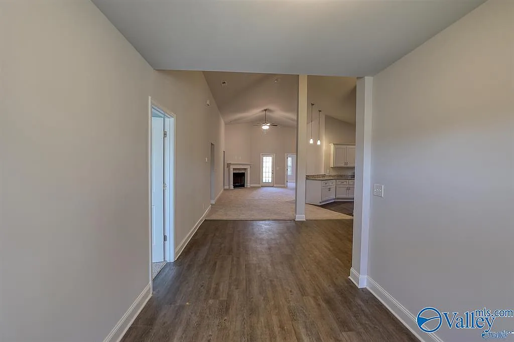 4 bed, 3.0 bath, 2200 sqft, $2,100 — Photo 2