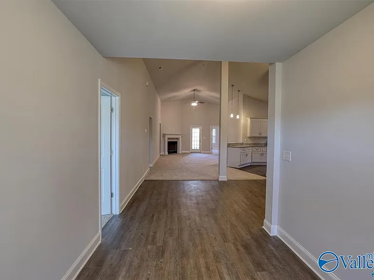 226 Abercorn Dr — Photo 2