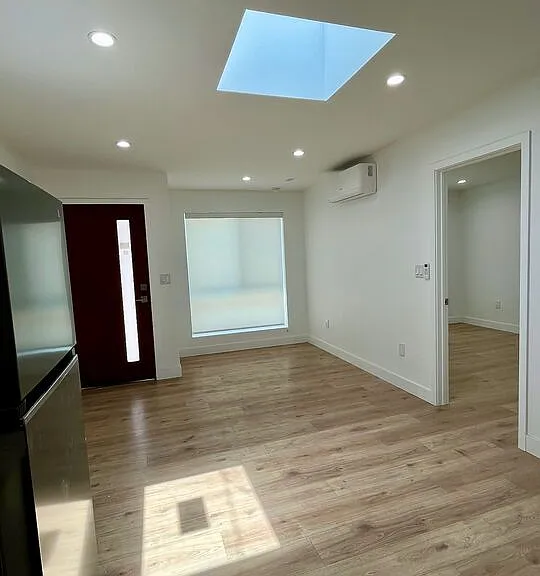 233 N Berendo St #5 — Photo 8