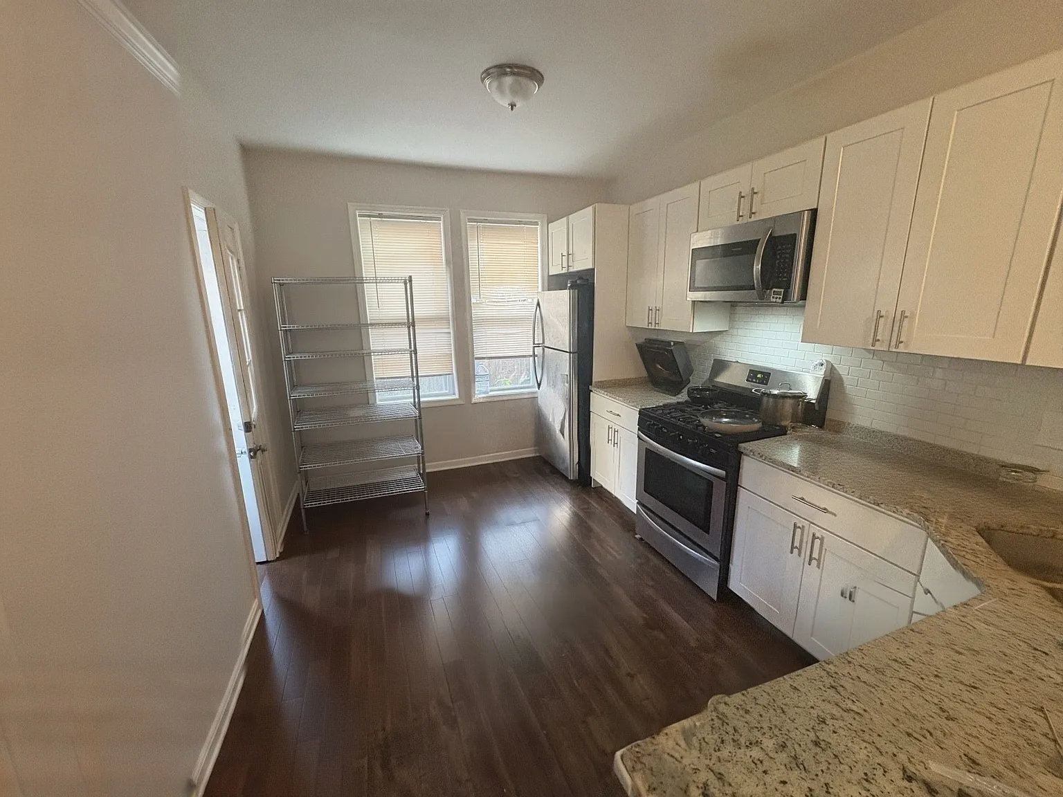 3 bed, 1.5 bath, 1302 sqft, $2,300 — Photo 4