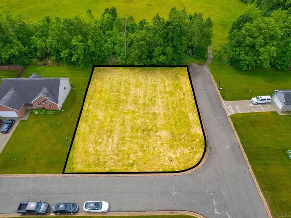 4911 Castlewood Dr, Smiths Creek, MI 48074