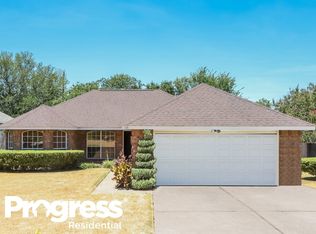 1131 N Brookside Dr, Cedar Hill, TX 75104