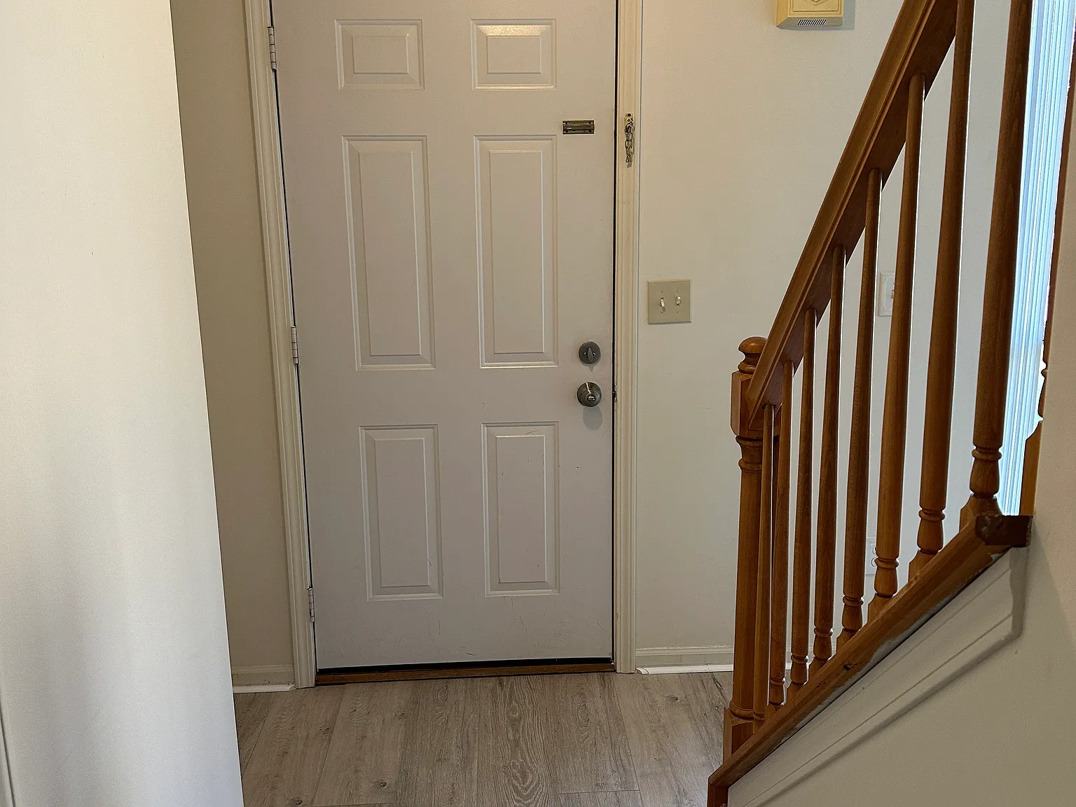 4 bed, 2.5 bath, 1923 sqft, $2,800 — Photo 2