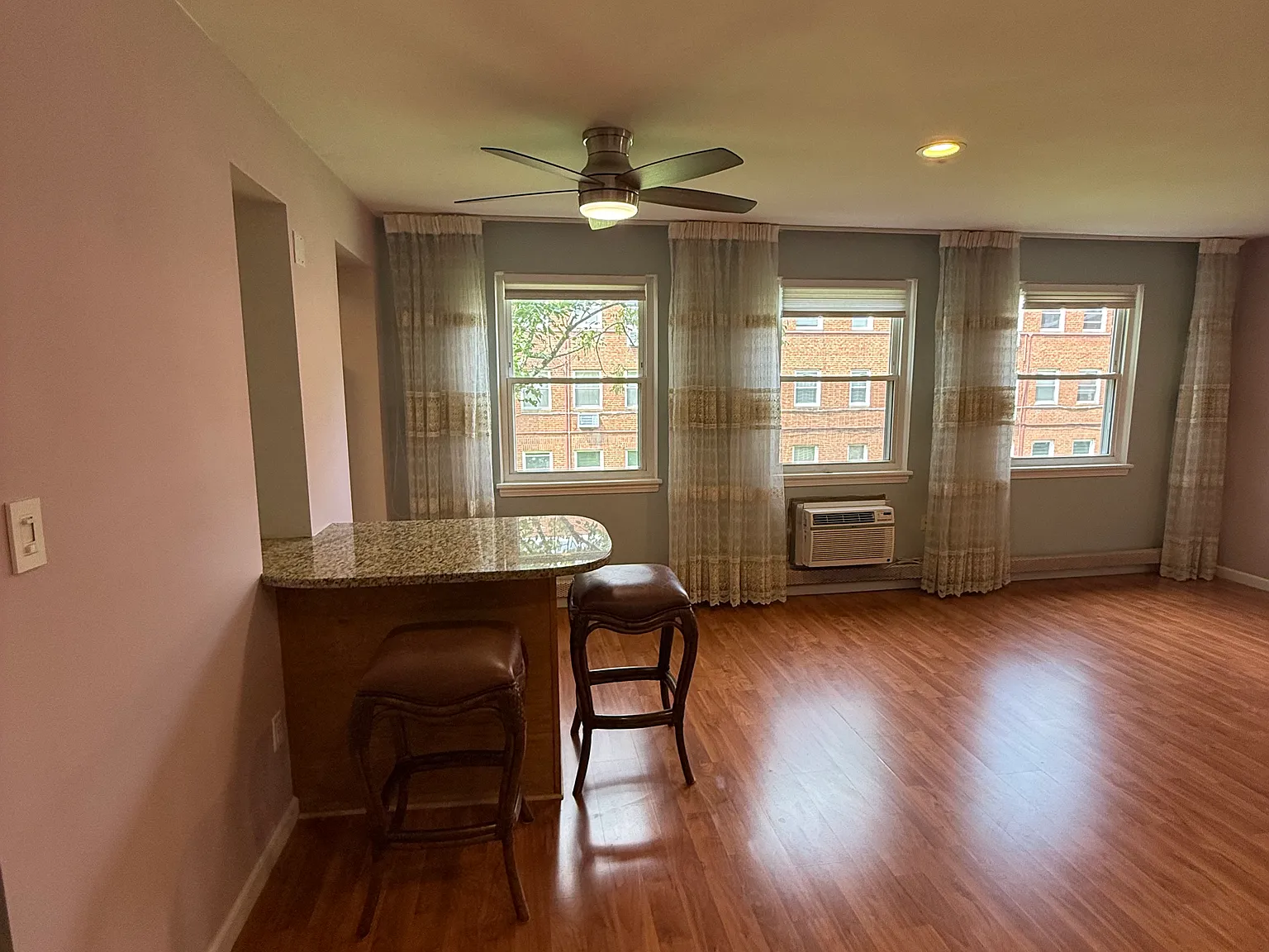 2 bed, 1100 sqft, $1,249 — Photo 3