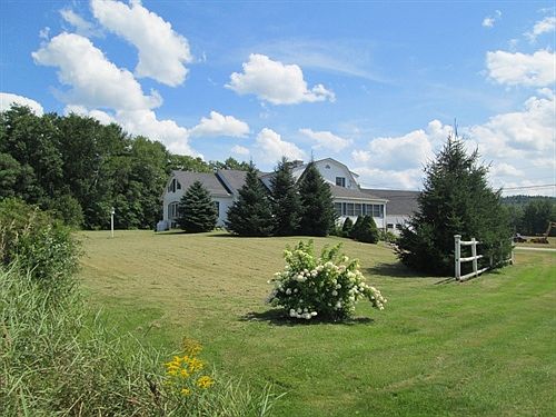 View towards Back of
        Hous