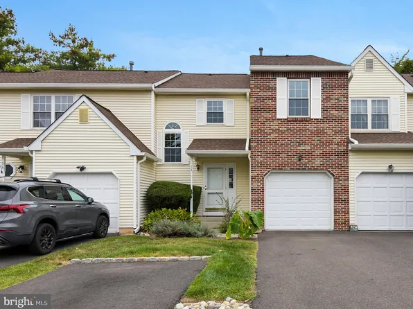 14 Revere Ct, Ewing, NJ 08628
