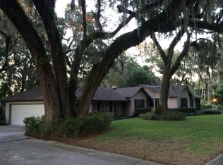 702 Lincoln Ave, Leesburg, FL 34748
