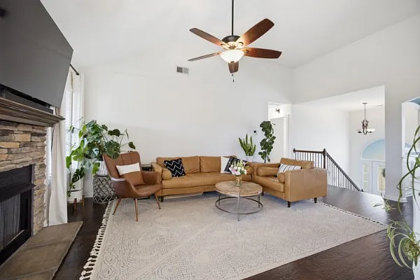4 bed, 2420 sqft, $2,350 — Photo 3