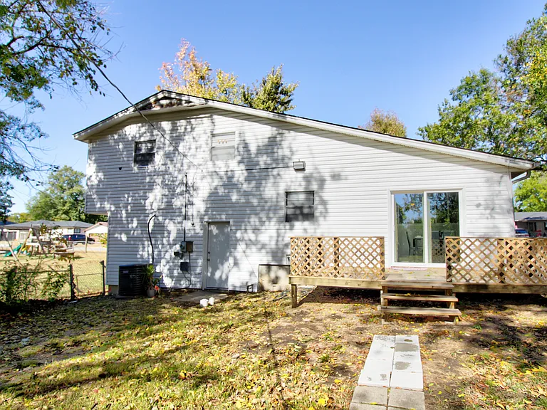 401 E Fort Worth St — Photo 36