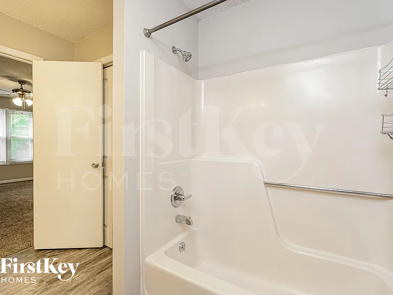 137 Carrisbrooke Ln — Photo 13
