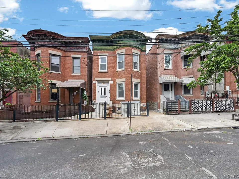 647 Manida St #2