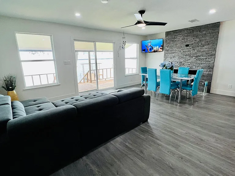 1340 E Cedar Creek Pkwy — Photo 12