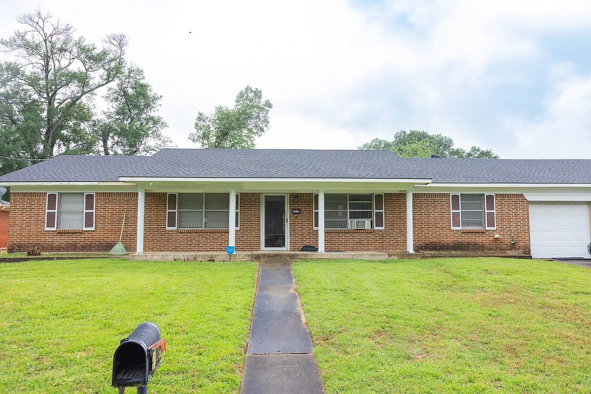 Building Photo - 1715 Rodden Dr
