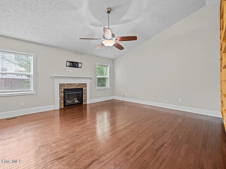 123 Lightwater Dr — Photo 12