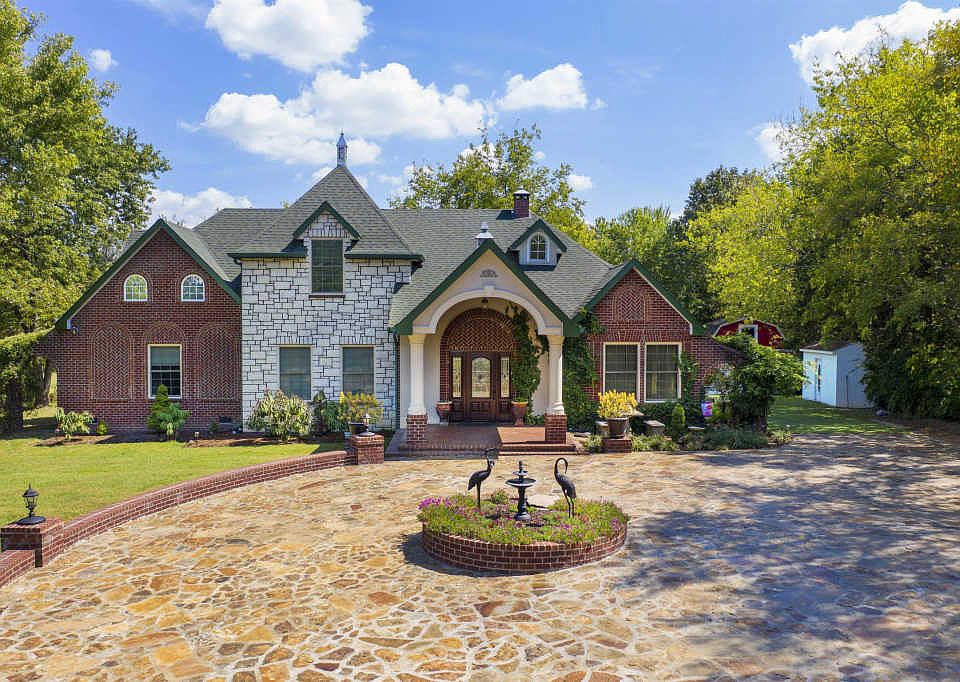 1st image of 354 Neals Ln