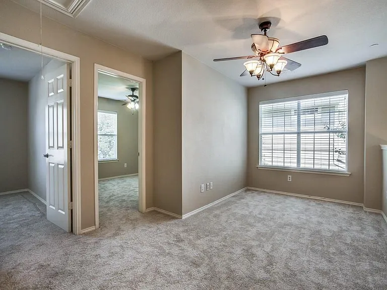 4531 Woodsboro Ln — Photo 7