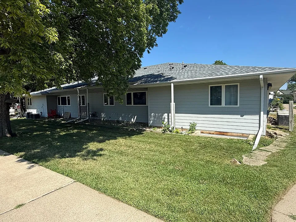 421 Dakota St