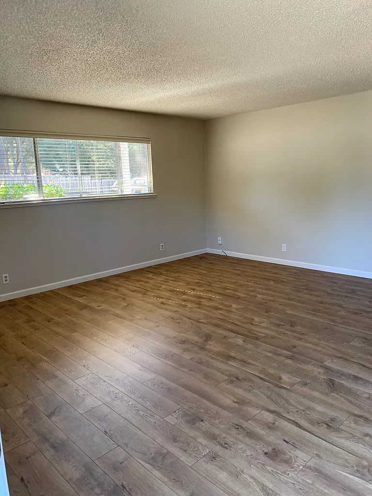 2 bed, 800 sqft, $2,800 — Photo 2