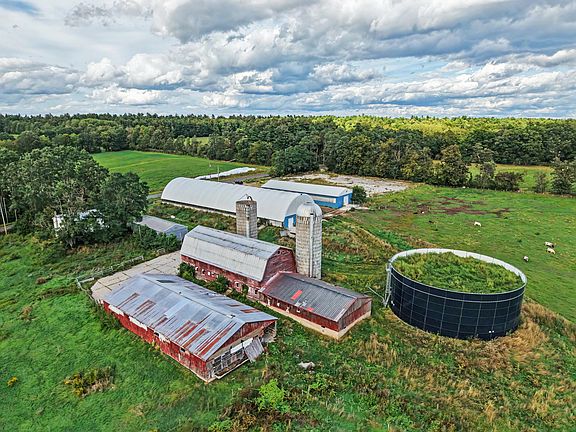 5th image of 889 River Rd