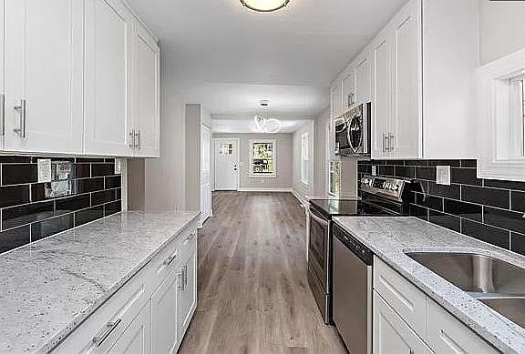 4th image of 9027 Grand Ave