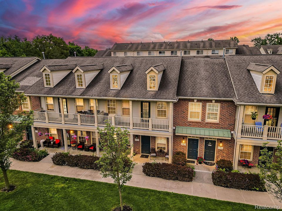 1st image of 482 Village Dr