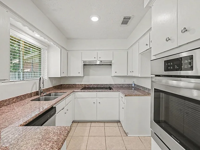 9315 Val Verde St — Photo 7