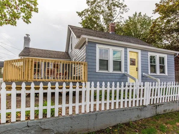 77 Long St, East Greenwich, RI 02818