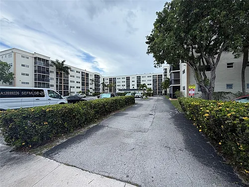 220 SW 9th Ave Photo 1