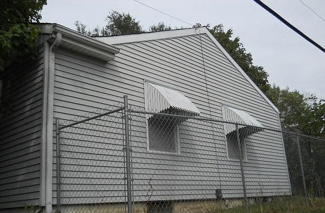 2nd image of 211 N Kimball St
