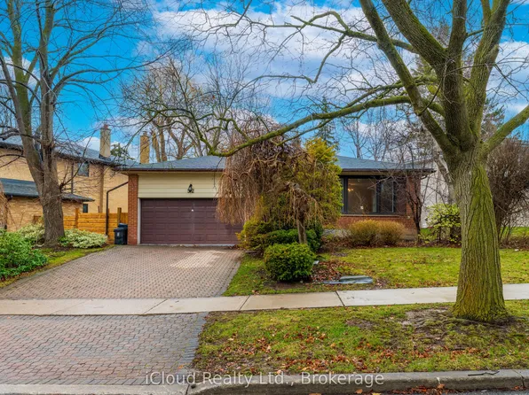 52 Montressor Dr, Toronto, ON M2P 1Z2