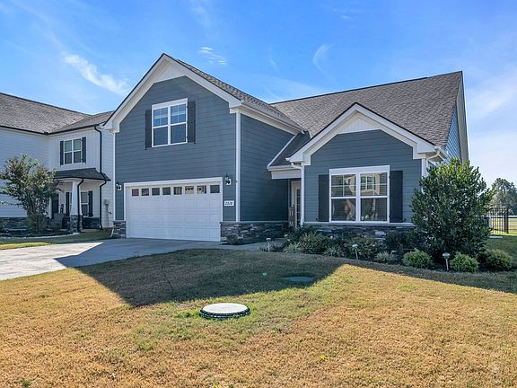 3rd image of 2518 Hollis Dr