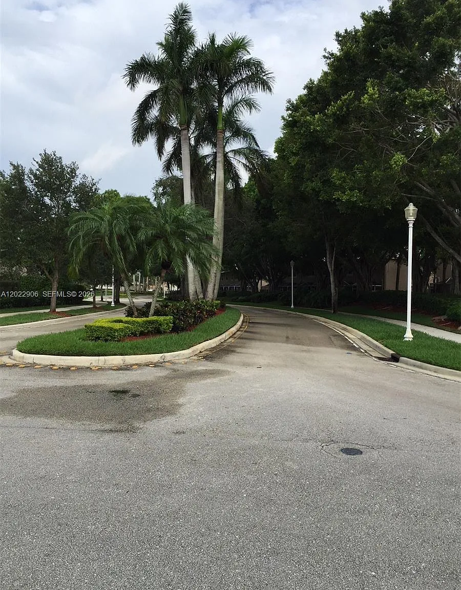 Sectors 3 & 4 Boundary Pl — Photo 2
