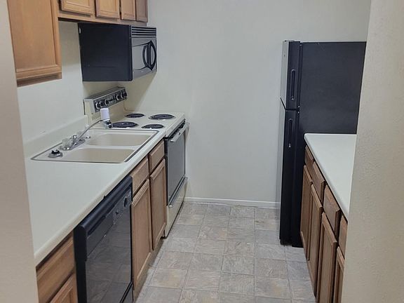 2nd image of 1901 Holleman Dr W APT 304