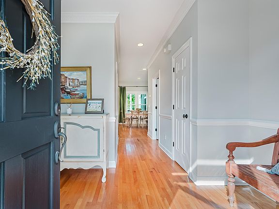 3rd image of 599 Palisades Dr