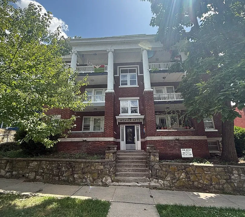 105-107 E 41st St