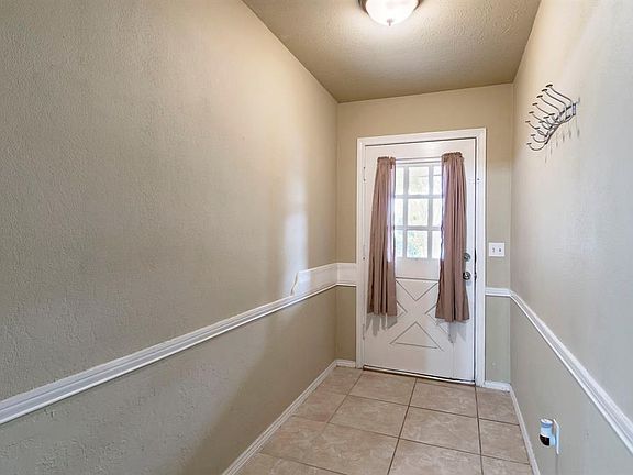 3rd image of 918 Lake Highlands Dr