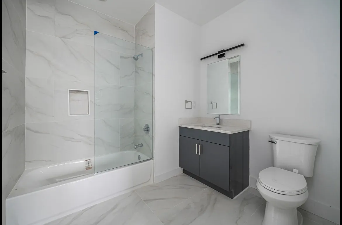 2 bed, 1295 sqft, $2,695 — Photo 3
