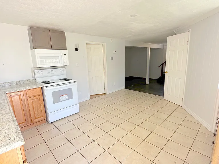 733 Canada Trl — Photo 10