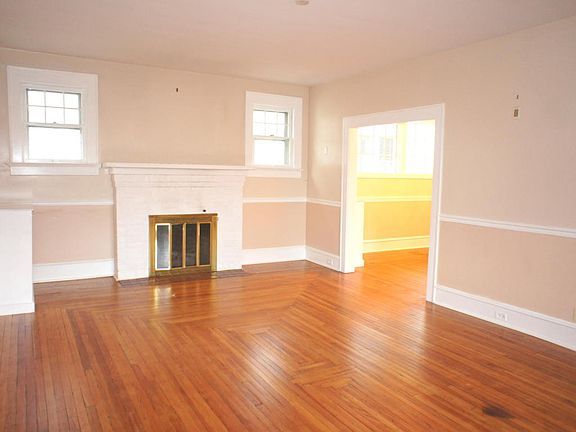 3rd image of 25 E Bennett St