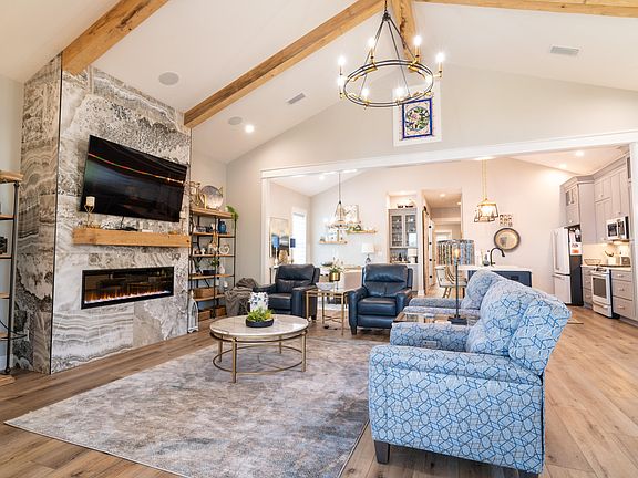 4th image of 816 Spence Cir
