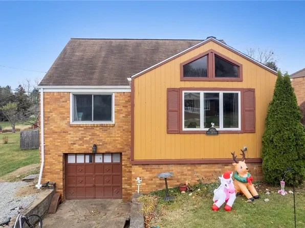 14290 Horseshoe Dr, White Oak, PA 15131