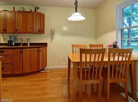 4th image of 385 Laurel Dr