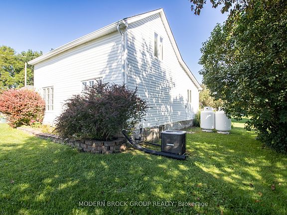 3rd image of 10785 Stampville Rd E