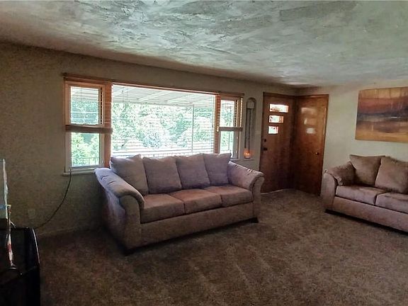 4th image of 189 Carmella Dr