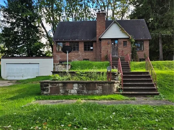 520 Moore St, Albion, NY 14411