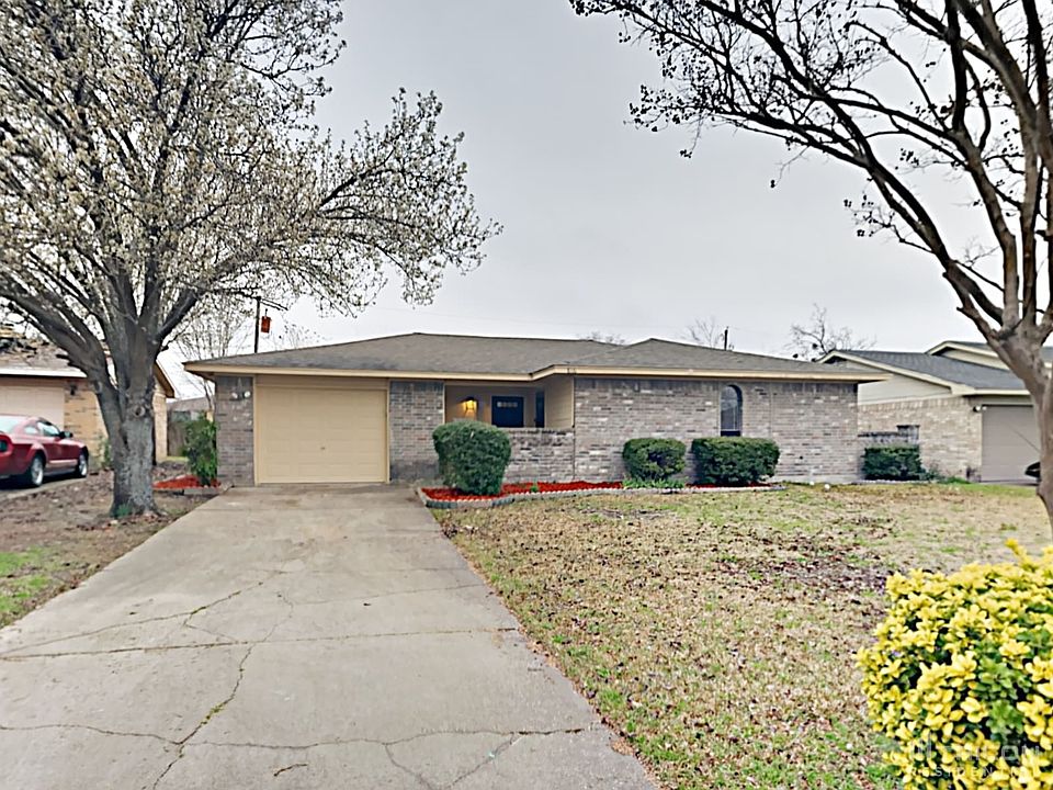 1st image of 816 Meadowdale Dr
