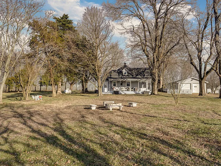 1528 Hidden Valley Rd — Photo 35