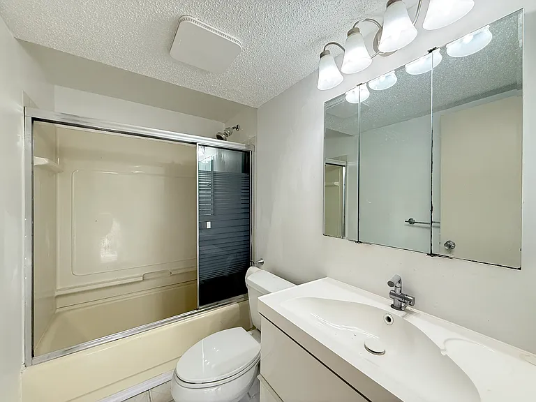 18056 S Shore Ln W — Photo 2